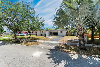 3830 NW 7th Ct Lauderhill FL