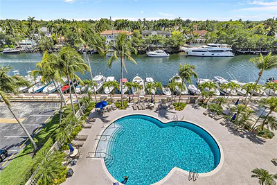 90 Edgewater Dr 624 #624 Coral Gables FL