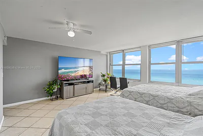 2899 Collins Ave 931 #931 Miami Beach FL