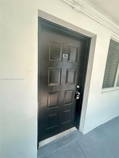 5814 NE 4th Ct 103 #103 Miami FL
