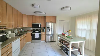8906 SW 113th Place Cir E Miami FL