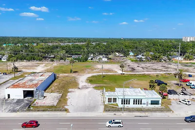 2211 S TAMIAMI TR S Venice FL