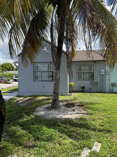 18423 NW 44th Pl Miami Gardens FL