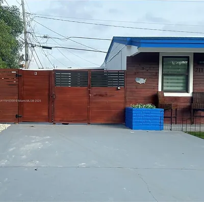 2115 NW 185th St B #B Miami Gardens FL