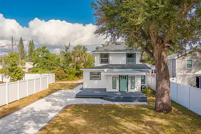 1829 27TH AVENUE N St Petersburg FL