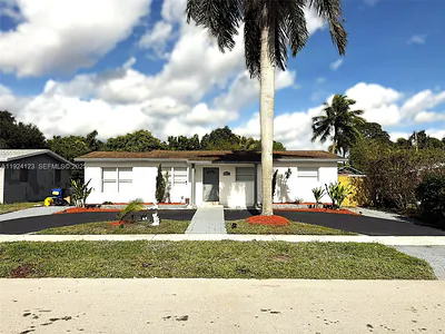 4411 NW 34th St Lauderdale Lakes FL
