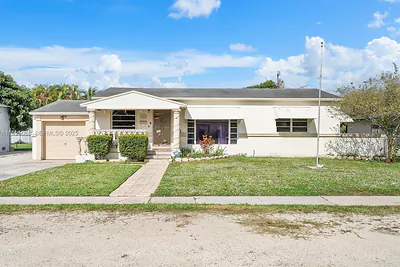 355 W 54th St Hialeah FL