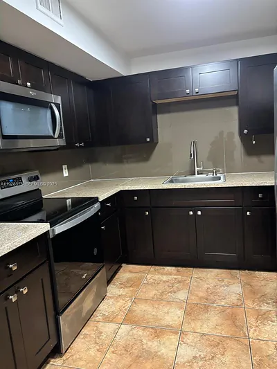 2000 NW 119th St 904 #904 Miami FL