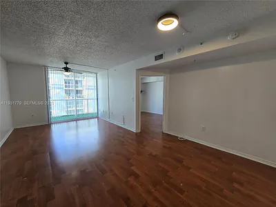 5085 NW 7th St 1506 #1506 Miami FL