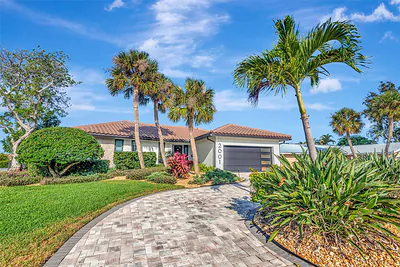 2001 MASSACHUSETTS AVENUE NE St Petersburg FL