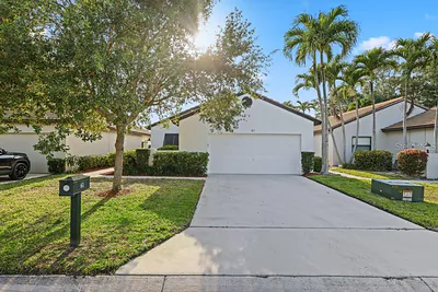 61 IRONWOOD WAY N Palm Beach Gardens FL