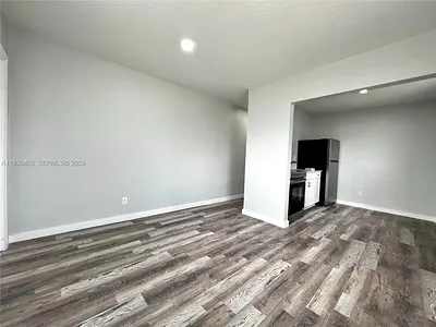 725 NW 7th Ave 2 #2 Hallandale Beach FL