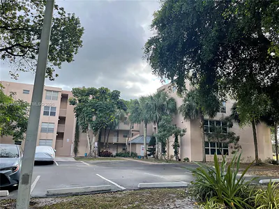 9481 Evergreen Pl 205 #205 Davie FL