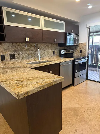 118 Wimbledon Lake Dr Plantation FL