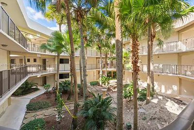 8075 SW 107th Ave 221 #221 Miami FL