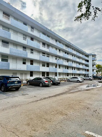 1801 S Treasure Dr 411 #411 North Bay Village FL