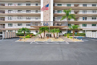 8186 TERRACE GARDEN DRIVE N 307 #307 St Petersburg FL