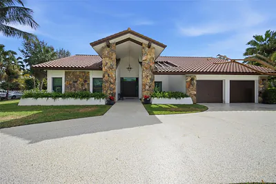 11850 Oak Leaf Dr. Davie FL
