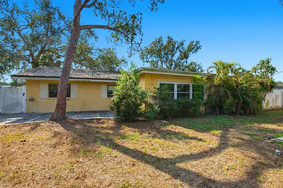 1077 40TH AVENUE NE St Petersburg FL