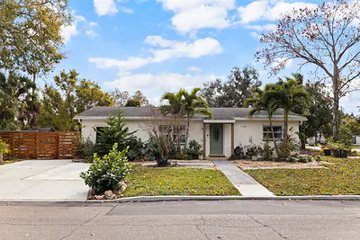 1140 49TH AVENUE N St Petersburg FL