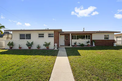5770 NW 111th St Hialeah FL