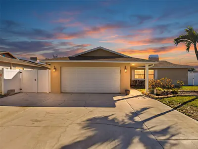 9429 LAURA ANNE DRIVE Seminole FL