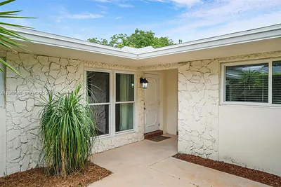 107 SE 5th St N #N Dania Beach FL