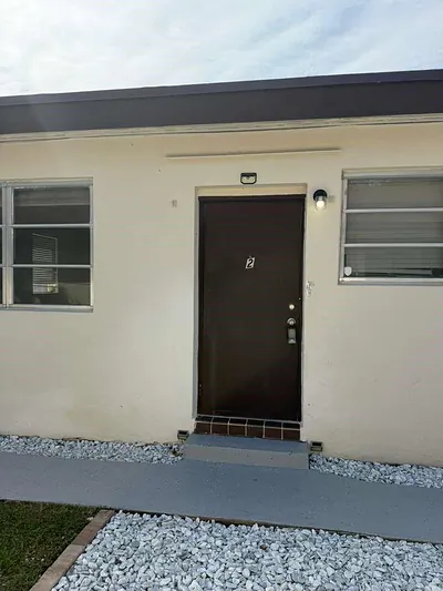 126 SE 10th Street 1, Hallandale Beach, FL 33009 #1 Hallandale Beach FL