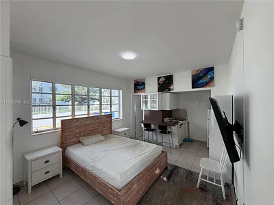 301 86th St 303-1A #303-1A Miami Beach FL