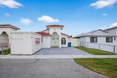 8859 NW 110th Ln Hialeah Gardens FL