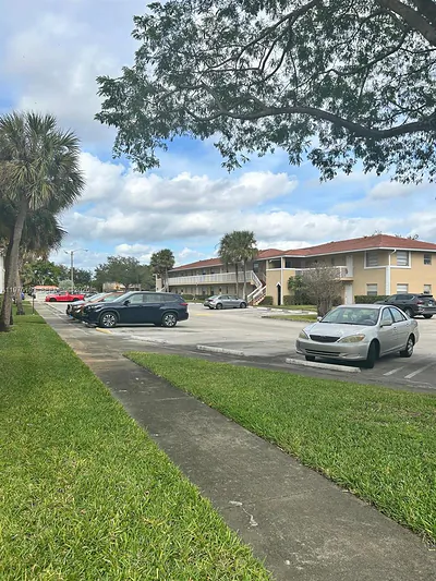 802 Twin Lakes Dr 17-A #17-A Coral Springs FL