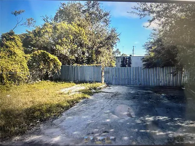 2321 SW 56th Ter West Park FL