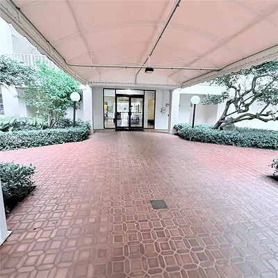 3980 Oaks Clubhouse Dr 302 #302 Pompano Beach FL