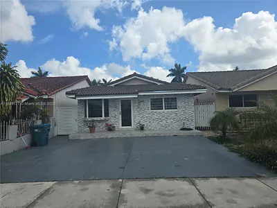 11465 NW 88th Ct Hialeah Gardens FL