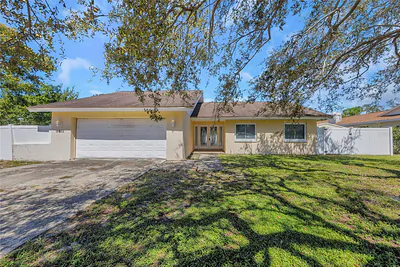 9455 LAURA ANNE DRIVE Seminole FL