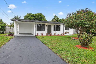 3241 NW 16th St Lauderhill FL