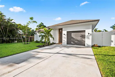 1041 W Lakewood Rd West Palm Beach FL