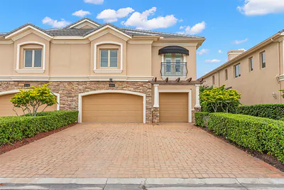 657 SAXONY BOULEVARD St Petersburg FL