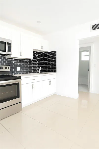 724 NW 3rd Ct 2 #2 Hallandale Beach FL