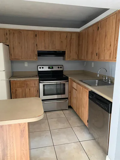 20320 NE 3rd Ct 7 #7 Miami FL