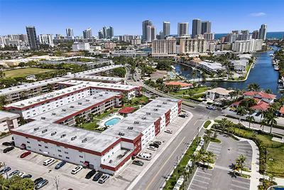 580 Egret Dr 220 #220 Hallandale Beach FL
