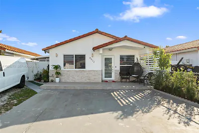 8822 NW 112th Ter Hialeah Gardens FL