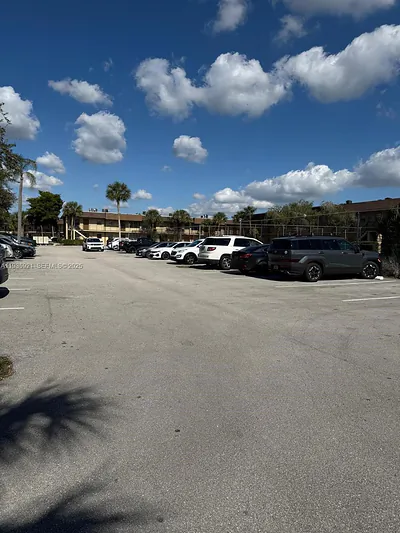 402 Lakeside Dr 108 #108 Margate FL