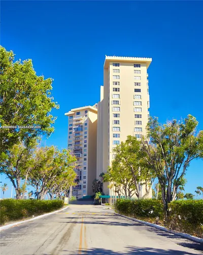 11111 Biscayne Blvd 18E #18E Miami FL
