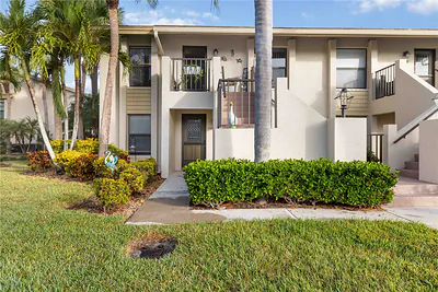4482 WEYBRIDGE 62 #62 Sarasota FL