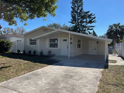 710 74TH AVENUE N St Petersburg FL