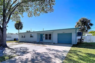 8822 BAY STREET NE St Petersburg FL