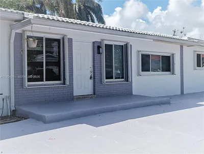 220 SE 1st St Dania Beach FL