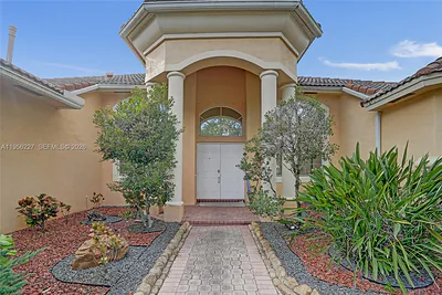 2024 NW 139th Ter Pembroke Pines FL