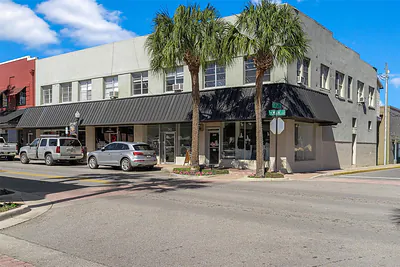 200 W MAIN STREET Leesburg FL